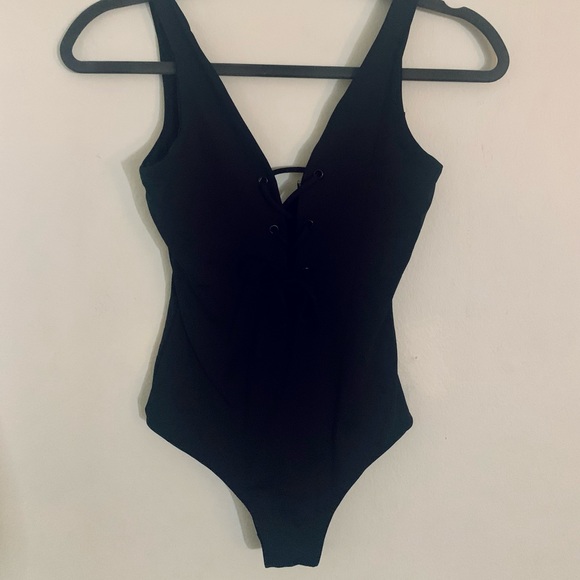 Tavik Roan Black One Piece 🖤 - Picture 3 of 7
